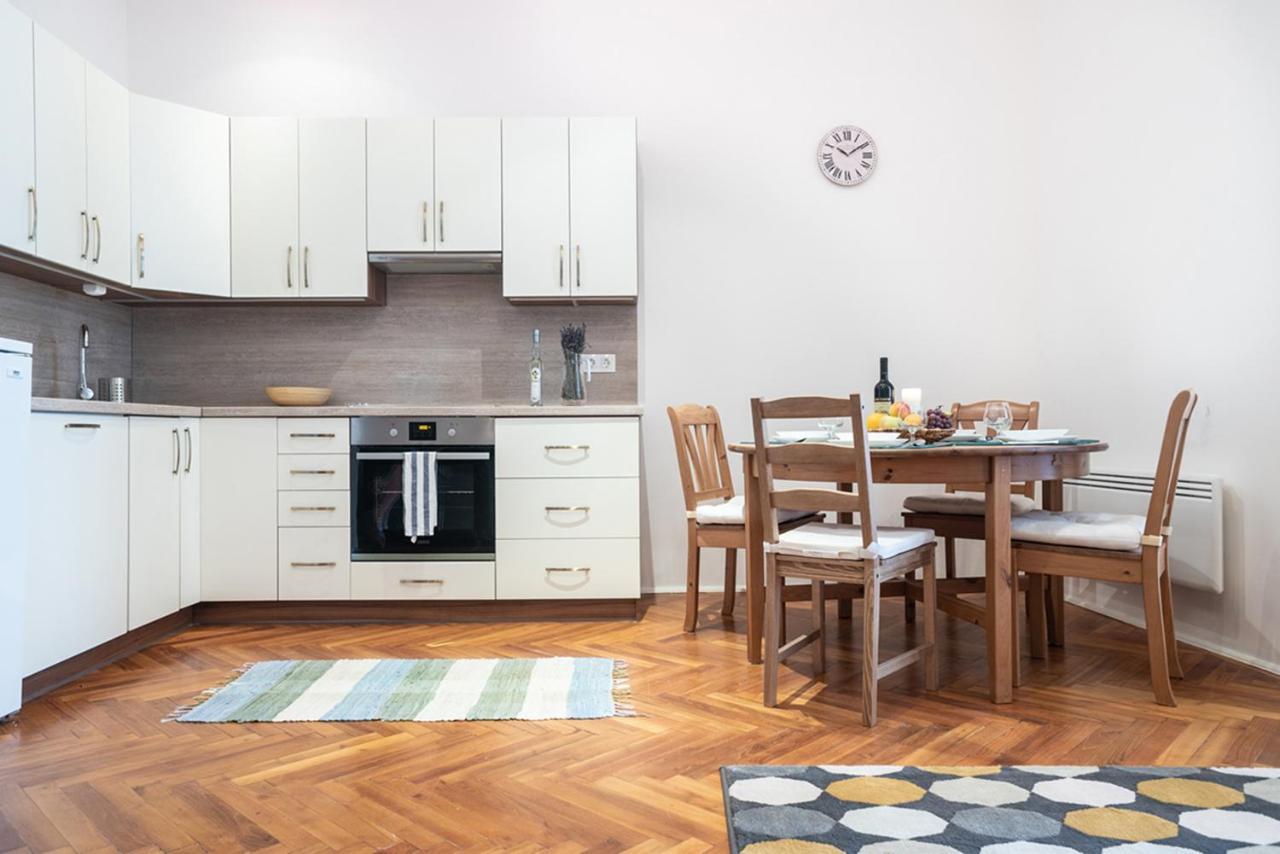 Free Parking - Dob50 Spacious Apartment - 2 Separate Bedroom, 5 People, Ac, Wifi — Photos 3